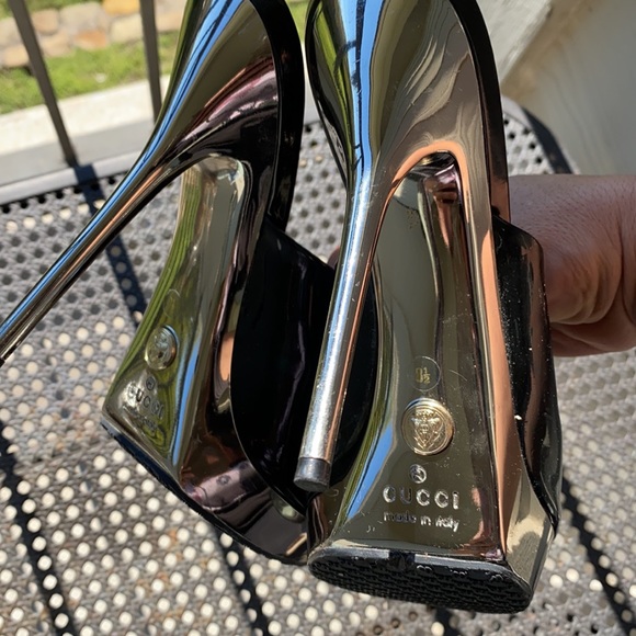 Gucci Heels with black pattern, leather and chrome heel. - Picture 2 of 11